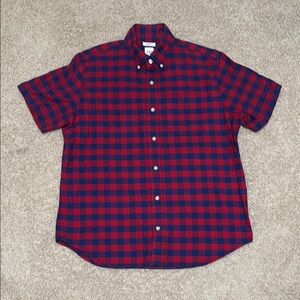 EUC short sleeved men’s GAP Red & Blue Casual Button Down Shirt. Medium. Stretch